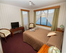Waterside Accommodation - Derwent Retreat - Accommodation Brisbane 3