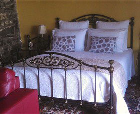 Touchwood Cottages & Craft Gallery & Cafe - Accommodation Brisbane 2