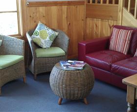 Touchwood Cottages & Craft Gallery & Cafe - Accommodation Brisbane 5