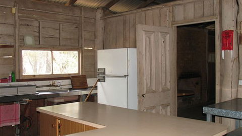 TreeTops Log Cabin - Accommodation Brisbane 1