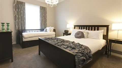 Executive Townhouse On MacArthur - Accommodation Brisbane 0