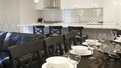 Executive Townhouse On MacArthur - Accommodation Brisbane 1