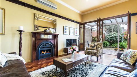 Avalon Guesthouse - Accommodation Brisbane 0
