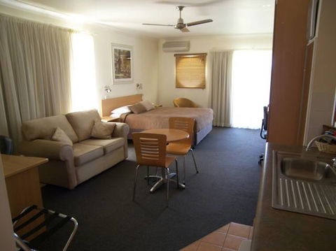 Aston Hill Motor Lodge - Accommodation Brisbane 3