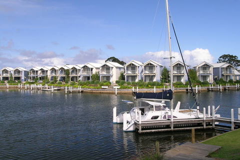 Captains Cove Waterfront Apartments - Accommodation Brisbane 1