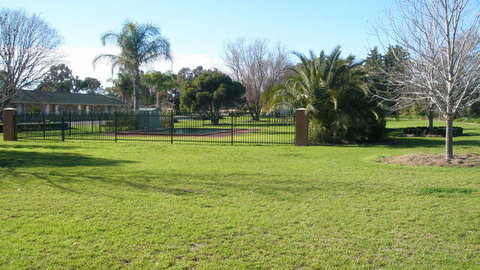 Golfview Motor Inn - Accommodation Brisbane 3