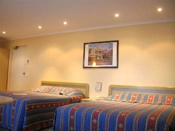 Reef Motor Inn - Accommodation Brisbane 1