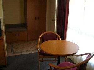 Reef Motor Inn - Accommodation Brisbane 4
