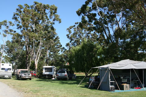 Snug Beach Cabin & Caravan Park - Accommodation Brisbane 3