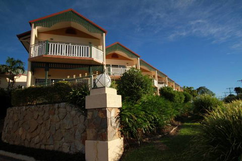 Tinaroo Lake Resort - Holiday Apartments - Accommodation Brisbane 3
