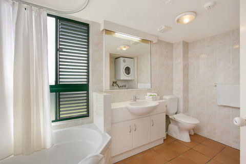 Tropic Towers Apartments - Accommodation Brisbane 14