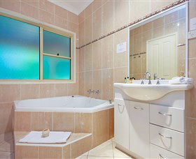 The Acreage Luxury B&B And Guesthouse - Accommodation Brisbane 2