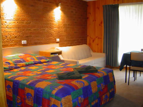 Country Roads Motor Inn - Narrandera - Accommodation Brisbane 2