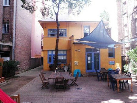 Blue Parrot Backpackers - Accommodation Brisbane 4