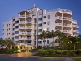 Beachside Resort - Accommodation Brisbane 0
