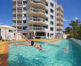 Beachside Resort - Accommodation Brisbane 2