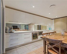 Malibu Shores At Vogue Holiday Homes - Accommodation Brisbane 2