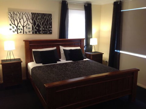 Garunya Executive Townhouse - Accommodation Brisbane 2