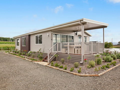 The Lake House: Rothbury - Accommodation Brisbane 0