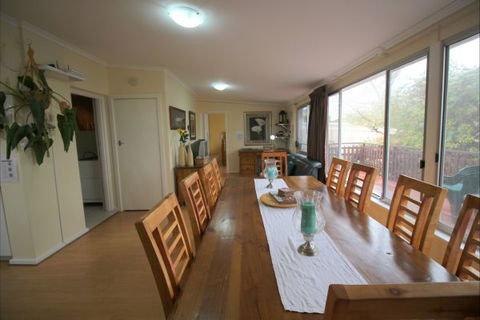 Christies Cottage For Holidays And Relocations. - Accommodation Brisbane 10