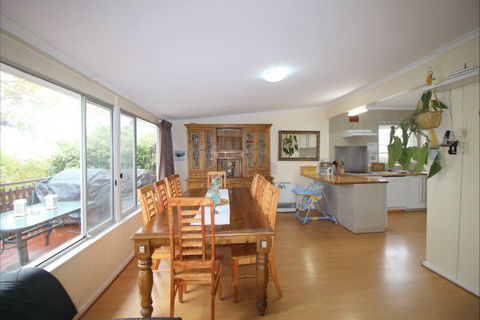 Christies Cottage For Holidays And Relocations. - Accommodation Brisbane 12