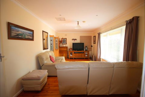 Christies Cottage For Holidays And Relocations. - Accommodation Brisbane 16