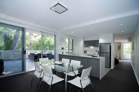 Aqua Leaf Apartment - Accommodation Brisbane 12