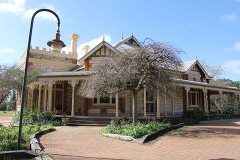 Cockburn House - Accommodation Brisbane 1