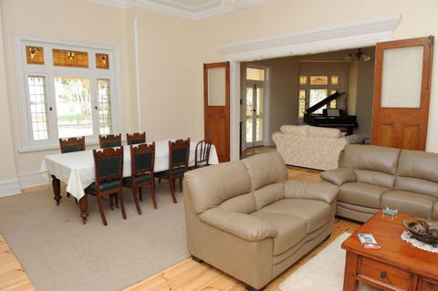 Cockburn House - Accommodation Brisbane 2
