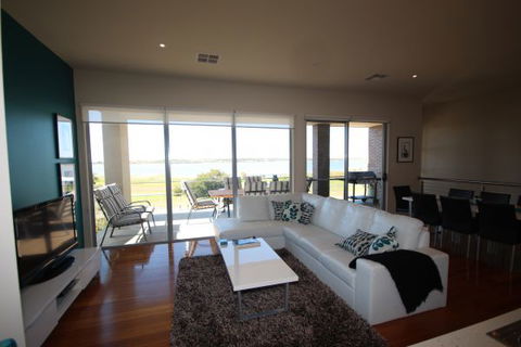 LJ Hooker Goolwa Holiday Rentals - 42 Underwood Avenue, Goolwa Beach - Accommodation Brisbane 0