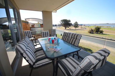 LJ Hooker Goolwa Holiday Rentals - 42 Underwood Avenue, Goolwa Beach - Accommodation Brisbane 1