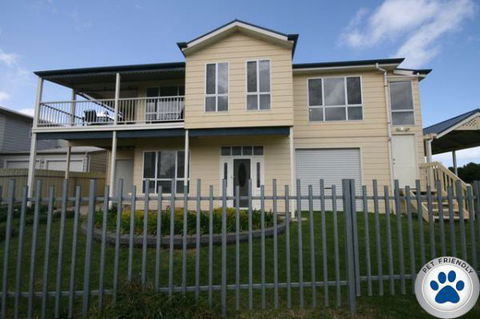 LJ Hooker Goolwa Holiday Rentals - 42 Underwood Avenue, Goolwa Beach - Accommodation Brisbane 4