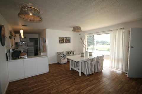 LJ Hooker Goolwa Holiday Rentals - 42 Underwood Avenue, Goolwa Beach - Accommodation Brisbane 8