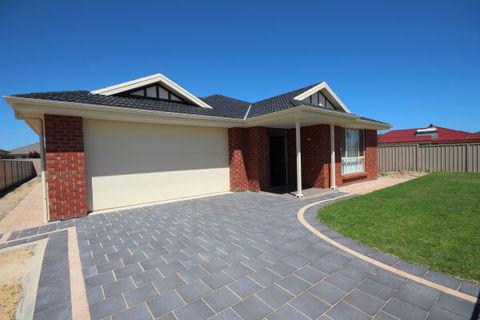 LJ Hooker Goolwa Holiday Rentals - 42 Underwood Avenue, Goolwa Beach - Accommodation Brisbane 16