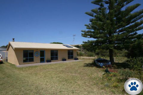 LJ Hooker Goolwa Holiday Rentals - 15 Eaton Avenue, Goolwa Beach - Accommodation Brisbane 0