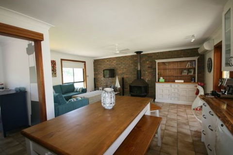 LJ Hooker Goolwa Holiday Rentals - 15 Eaton Avenue, Goolwa Beach - Accommodation Brisbane 1
