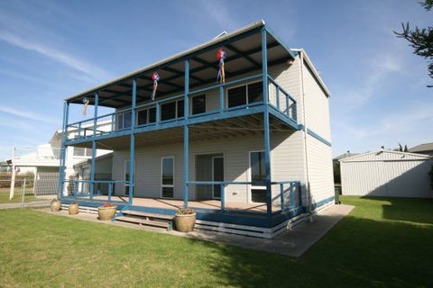 LJ Hooker Goolwa Holiday Rentals - 25 Barrage Road, Goolwa South - Accommodation Brisbane 0