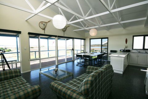LJ Hooker Goolwa Holiday Rentals - 25 Barrage Road, Goolwa South - Accommodation Brisbane 1