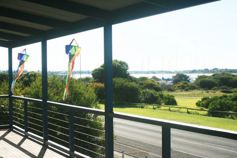 LJ Hooker Goolwa Holiday Rentals - 25 Barrage Road, Goolwa South - Accommodation Brisbane 2