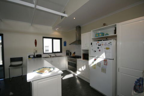 LJ Hooker Goolwa Holiday Rentals - 25 Barrage Road, Goolwa South - Accommodation Brisbane 3