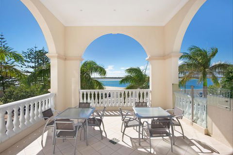 The Grand Apartments - Accommodation Brisbane 3