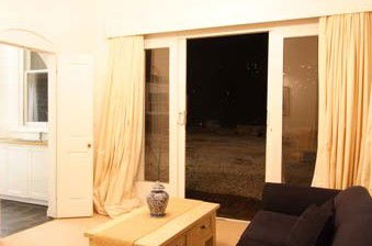 Amberley House - Accommodation Brisbane 1