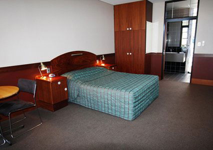 Highlander Hotel Bar Kitchen Rooftop - Accommodation Brisbane 1