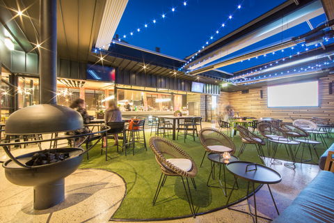 Highlander Hotel Bar Kitchen Rooftop - Accommodation Brisbane 7