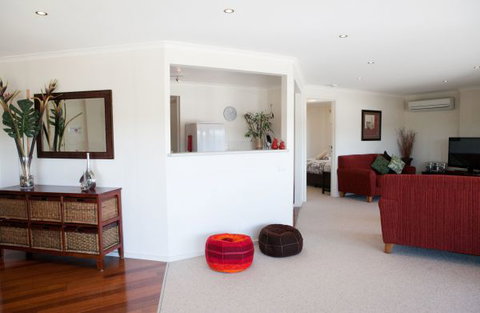 C-Deck Beach House Apartment - Accommodation Brisbane 5