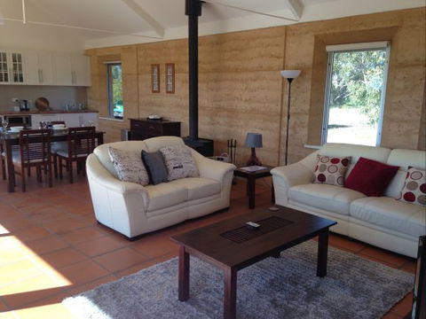 Muntiri Lodge Eco Retreat - Accommodation Brisbane 2
