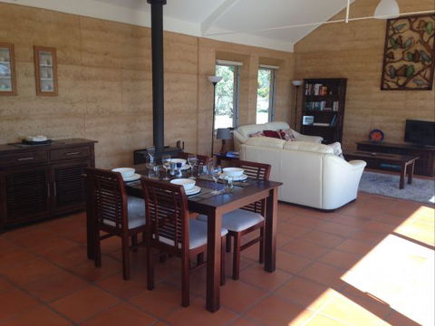 Muntiri Lodge Eco Retreat - Accommodation Brisbane 3