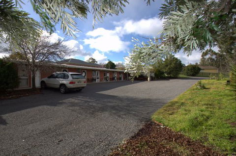 Pyrenees Motel - Accommodation Brisbane 1