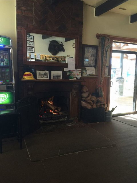 Royal Hotel Snake Valley - Accommodation Brisbane 2