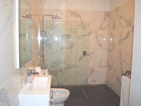 Sublime Spa Apartments On Murphy - Accommodation Brisbane 5